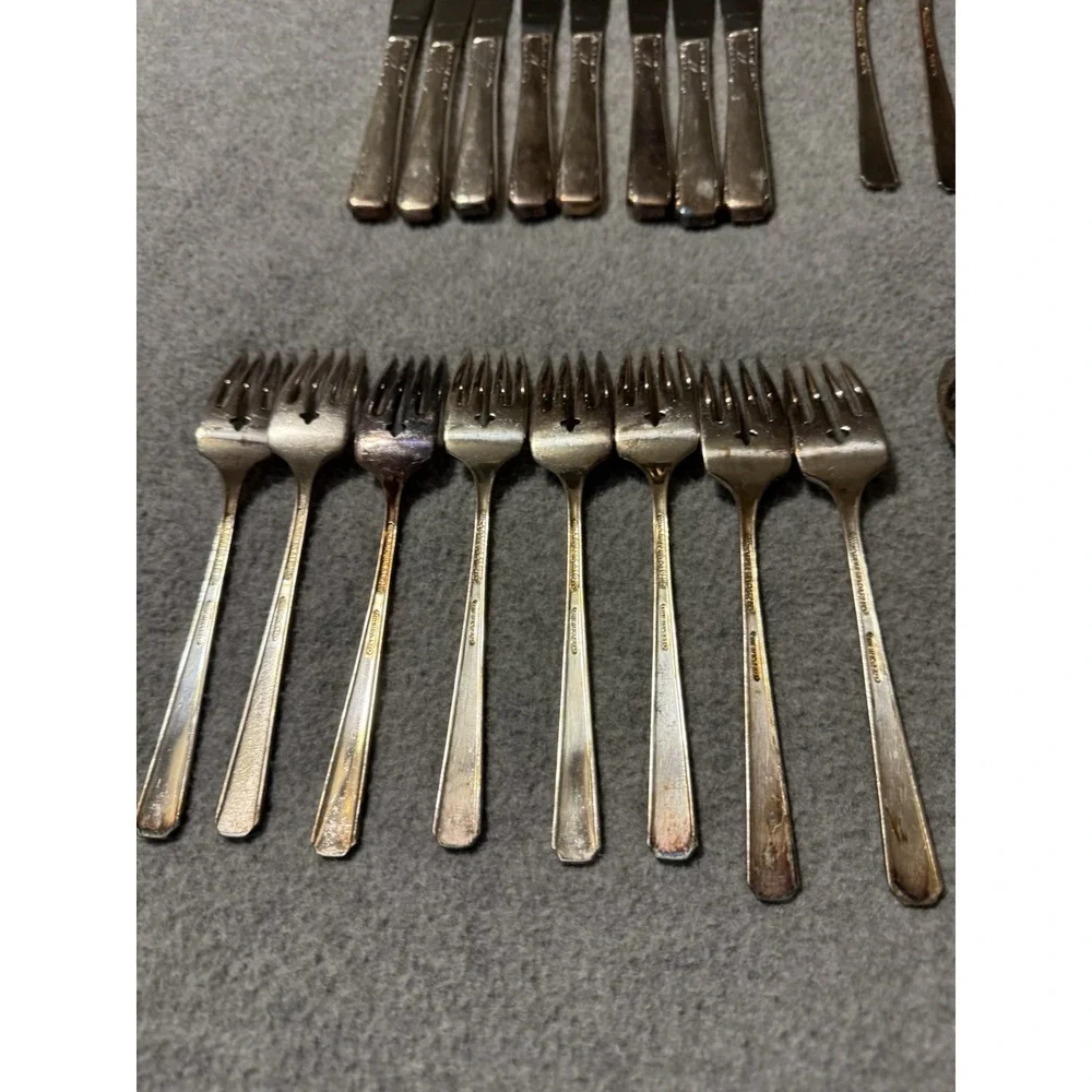 VTG WM A Rogers A1 Plus Oneida Ltd 1932 Nuart Silver Plate Flatware 48 Pc Patina